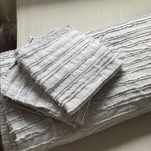 Nicole Miller Home grey textured Queen 100% cotton duvet, 2 Queen shams Fringe